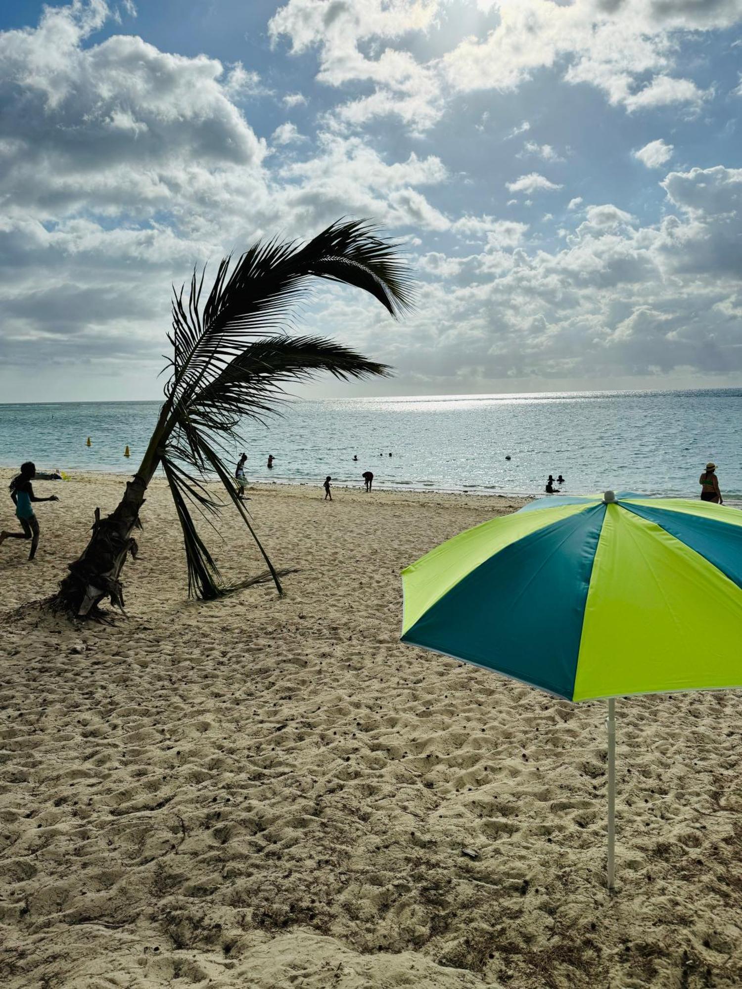 Modern Flat In Flic En Flac-Walk To The Beach 外观 照片